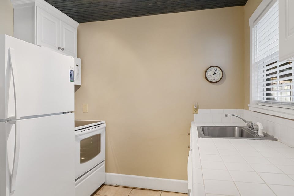 22-Graytfully-B-Guest-House-Kitchen