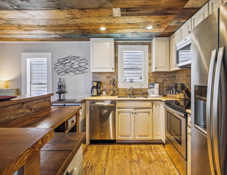 Full Kitchen - Stainless Steel Appliances