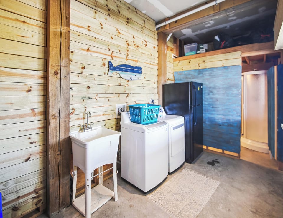 Laundry Room - Washer & Dryer + Extra Fridge - Ground Floor