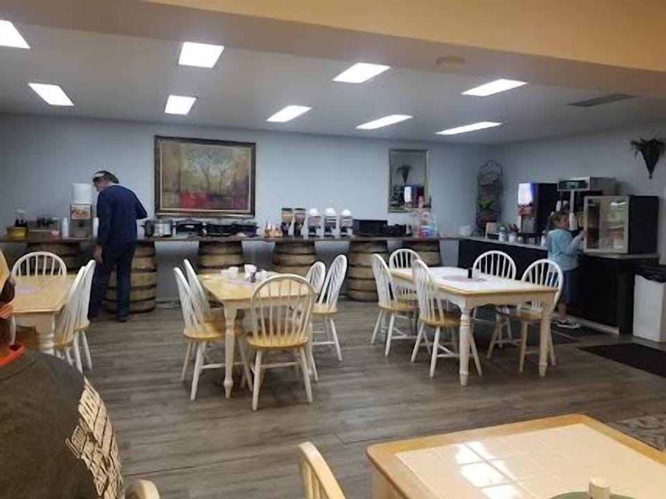 Breakfast room next door