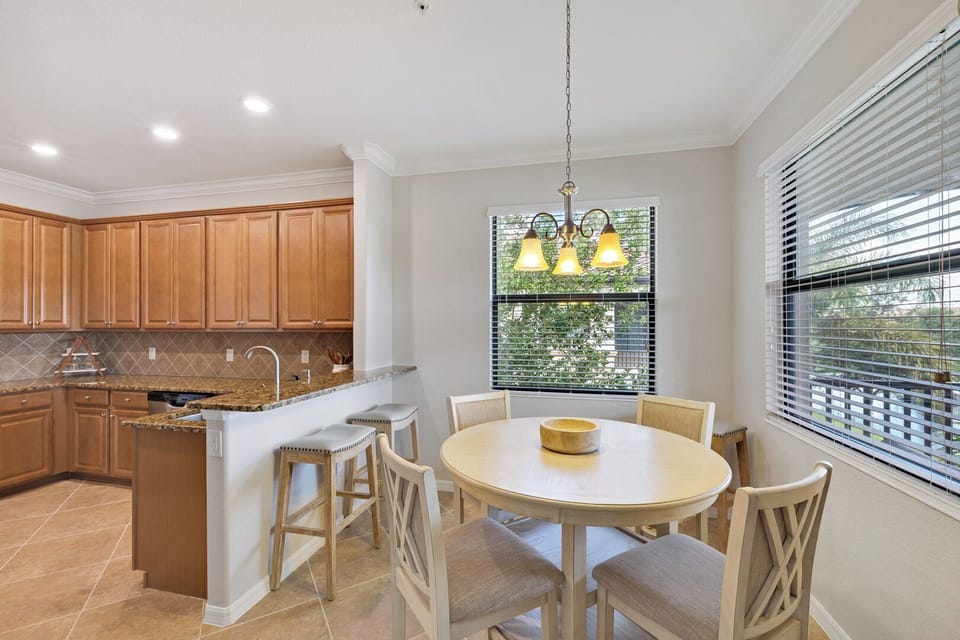 Eat-in Kitchen , additional seating for 4
