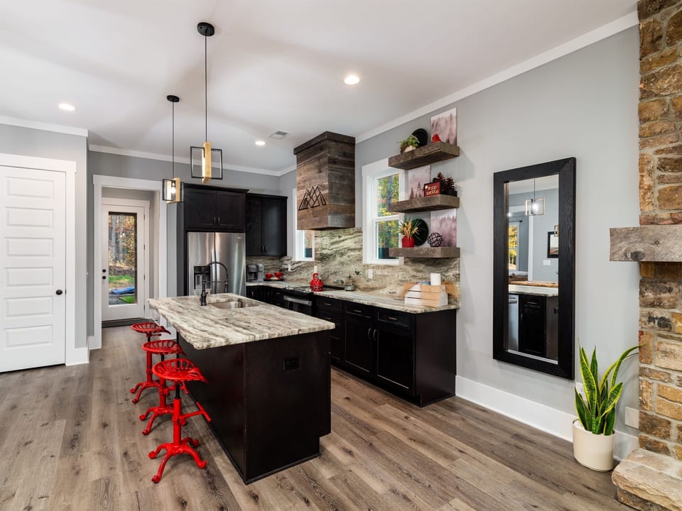 Fully Equipped Kitchen, Keurig coffee pot or pods, tons of cookware
