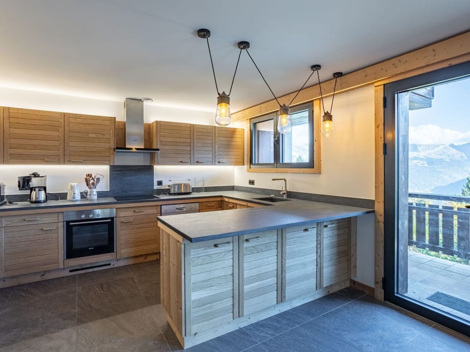 Tap, Cabinetry, Property, Countertop, Sink, Kitchen Sink, Plumbing Fixture, Window, Building, Kitchen