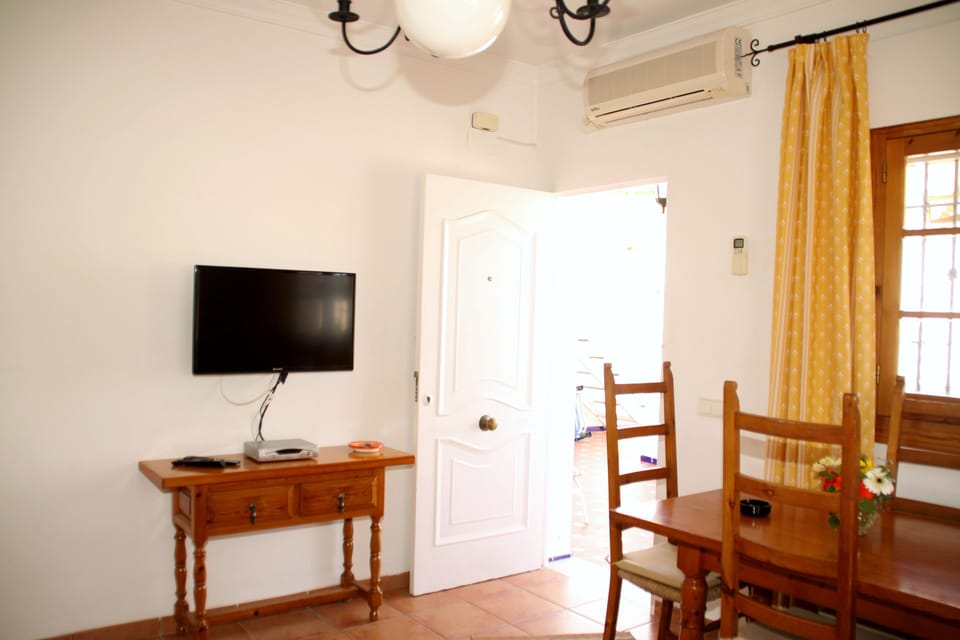 Lounge with air conditioning (hot/cold), TV (English programs), internet and sofa