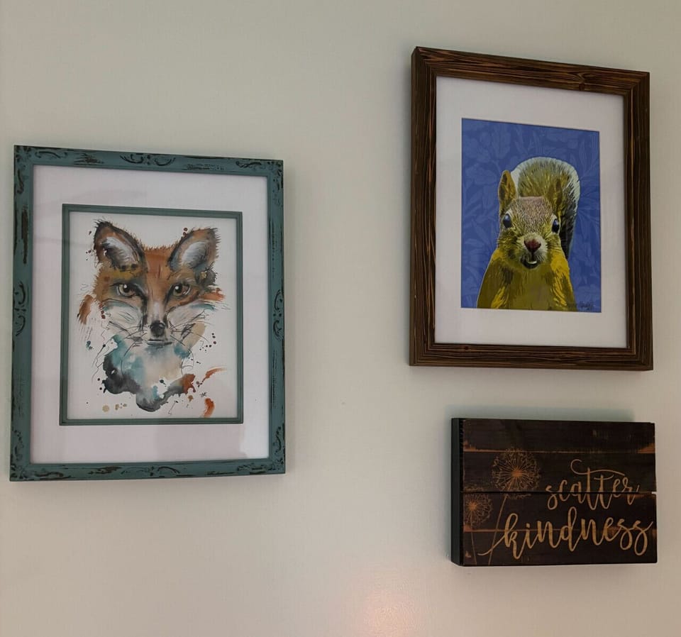 Playful and uplifting wall art in the twin bedroom