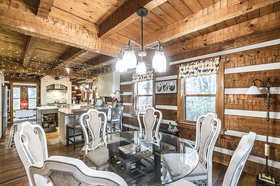 In mountains Close to fun Luxury Log Cabin 21 Acres 18 min to Downtown!!!  House in Nashville