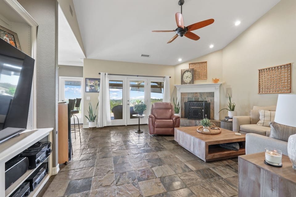 Family Room w/75" 4k TV & surround sound.