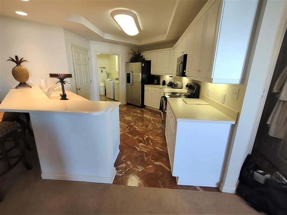 End view of large well stocked kitchen