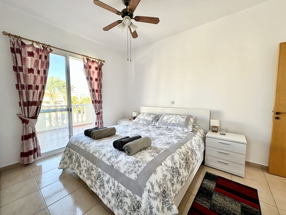 Master bedroom with AC, ceiling fan and direct access to the 15m private veranda