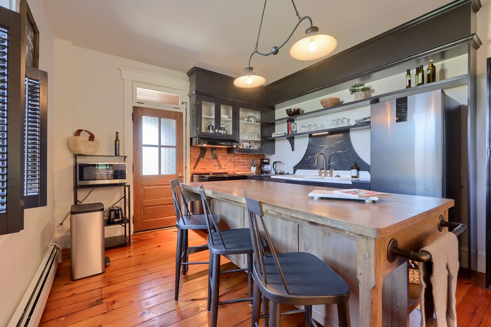 A beautiful modern kitchen design.