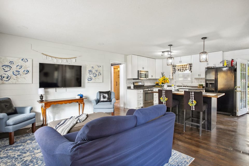 Cozy living room, open to kitchen