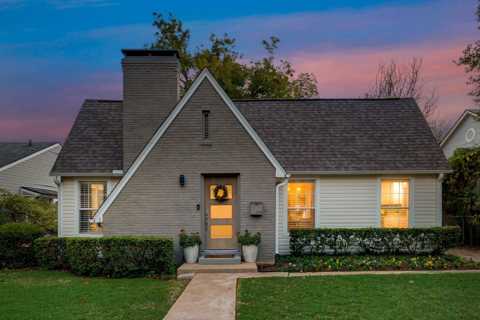 Well maintained bungalow. 