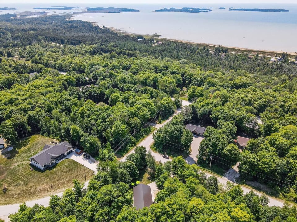 The Chalet is a nice walk to the North Oliphant Beach; home to elite Canadian kite-surfers, swimmers and naturalists. 
