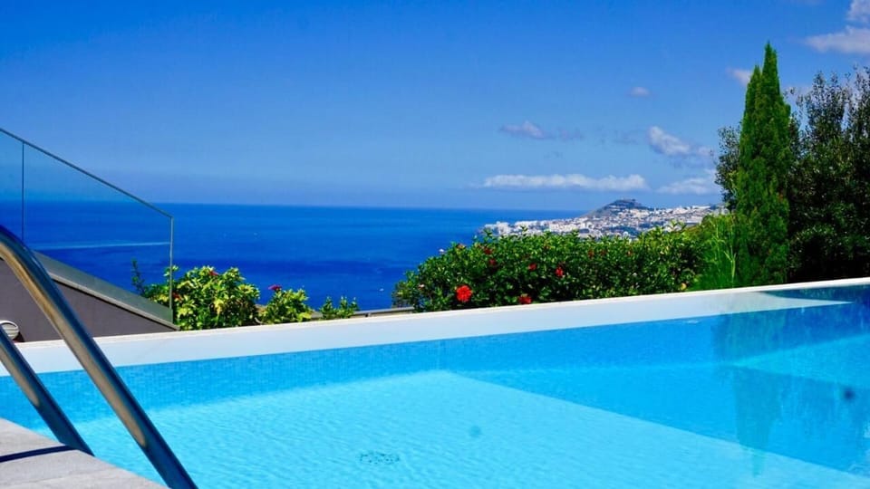 Large infinity pool