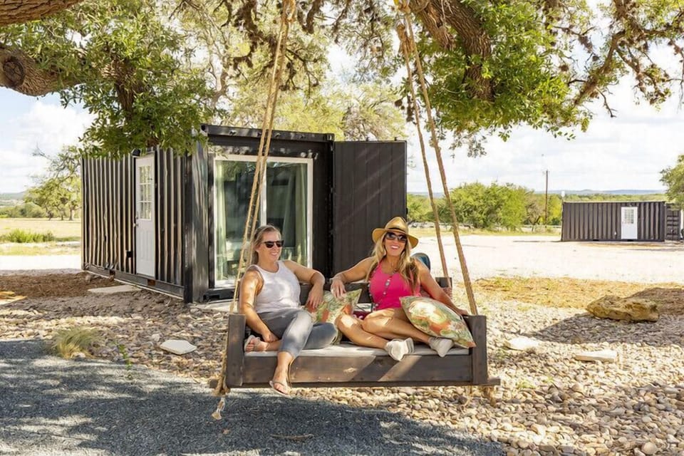 Day bed swing in Pod 2