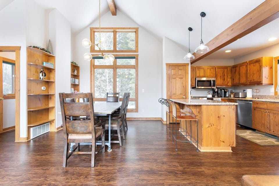 3rd floor, family room kitchen 