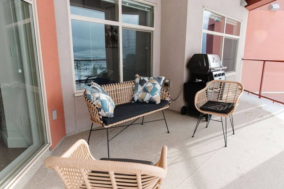 Enjoy BBQ on the deck with an amazing view of the lake