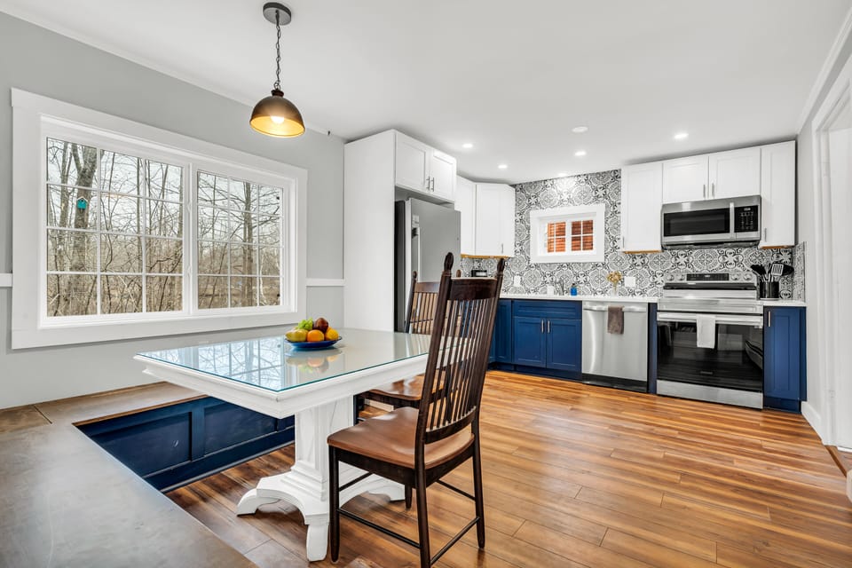 Kitchen with breakfast nook