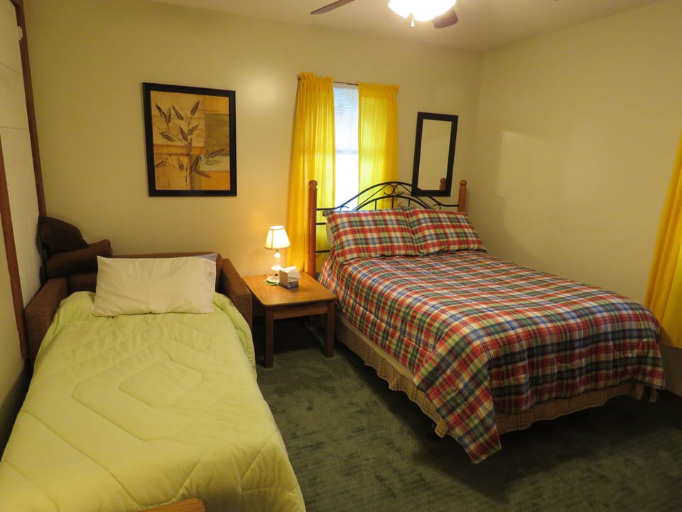Bedroom 3 with fold-out loveseat single bed