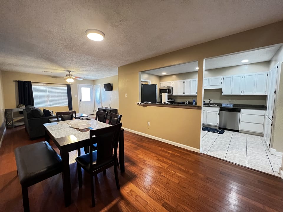 Kitchen & Dining Room