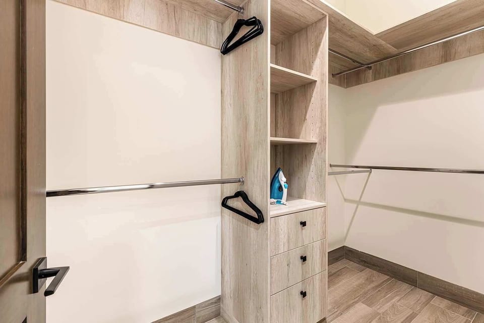 "closet"