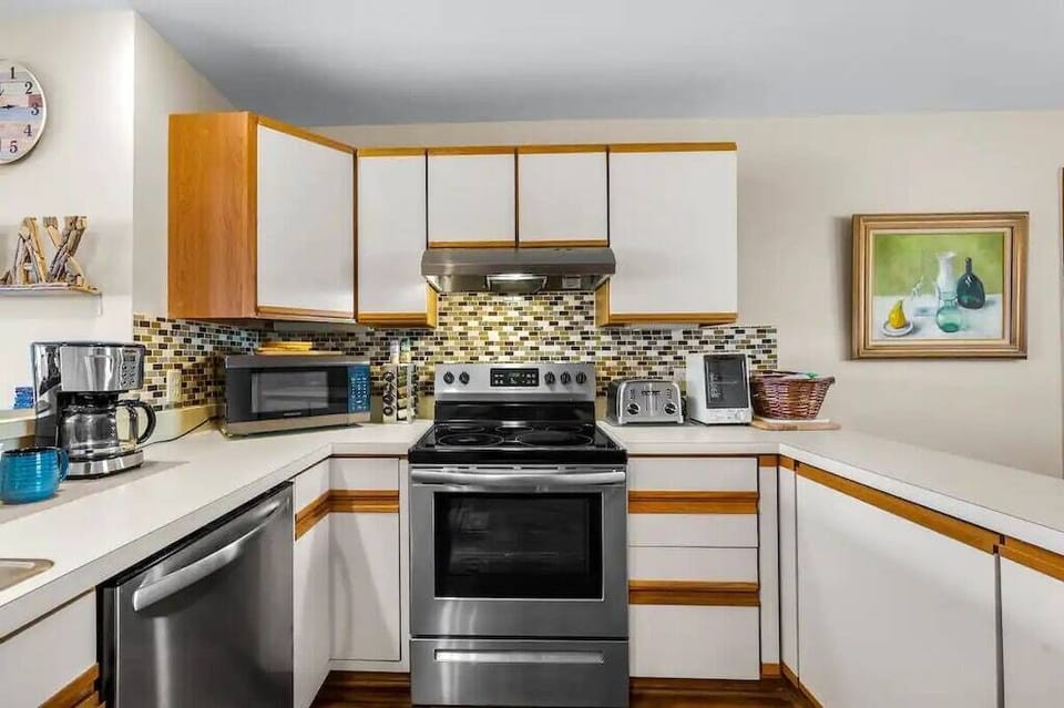 Reed's Retreat's fully equipped kitchen