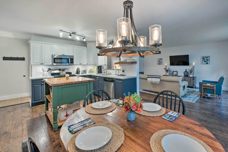 Kitchen | Main Floor | Dishware & Flatware