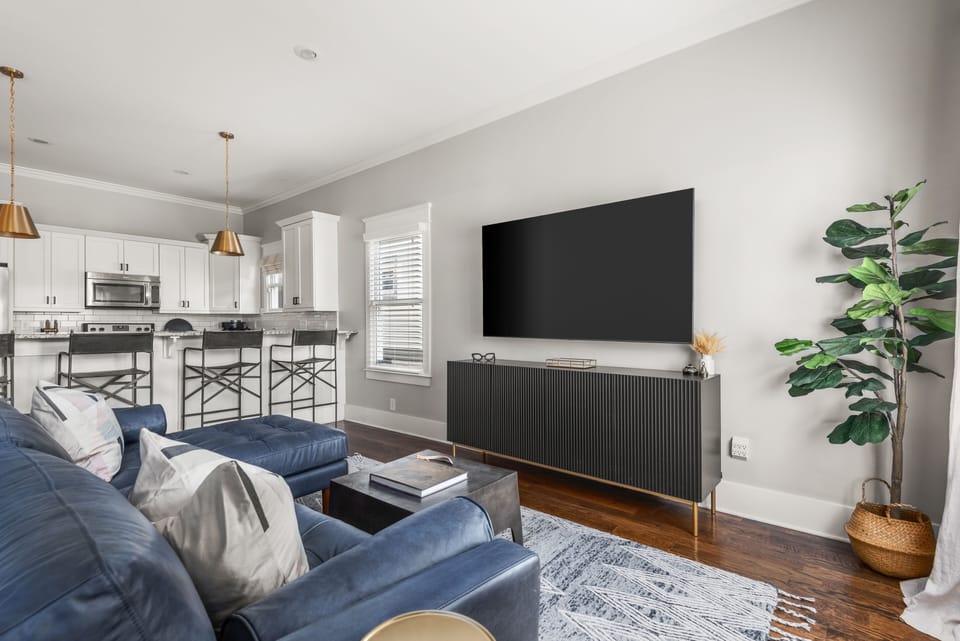 Spacious Living room with 75' smart TV