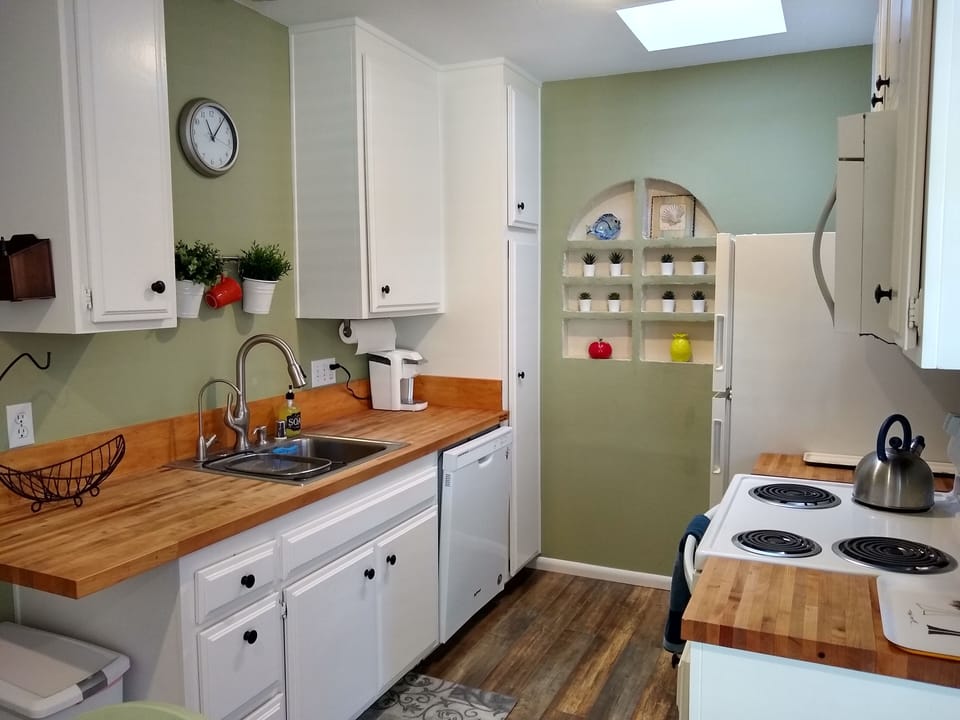 Kitchen with filtered water faucet