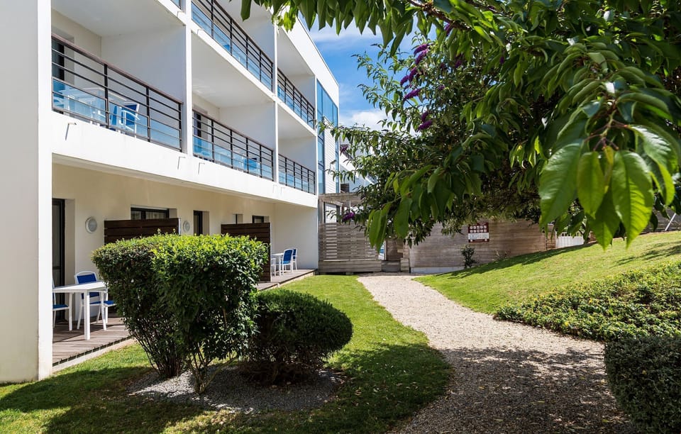 The lovely pathways are perfect for an energizing stroll in the morning.