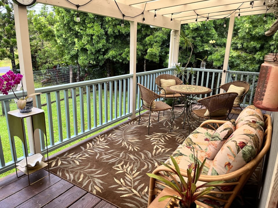 comfy lanai for dining outside and enjoying rainforest