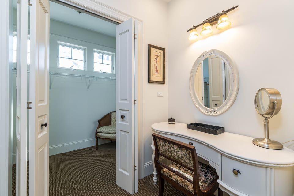 Master Suite w/Private Balcony