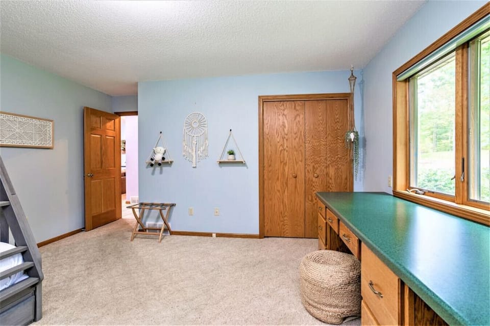 Bedroom #3 Arts and Craft Station