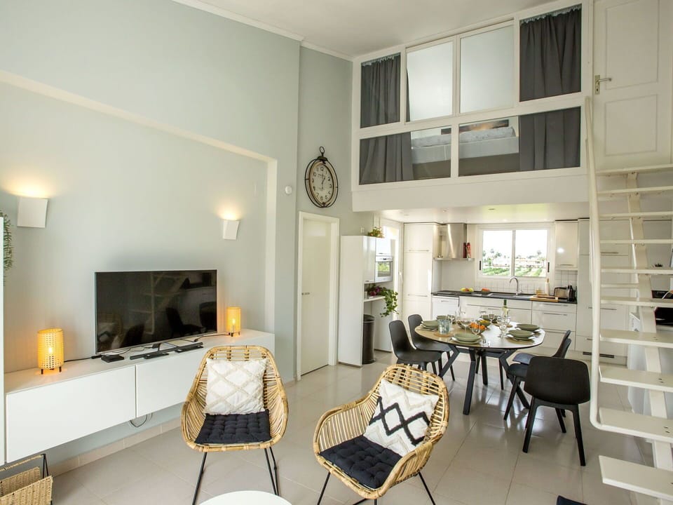Property, Furniture, Table, Interior Design, Chair, Shelving, Floor, Clock, Shelf