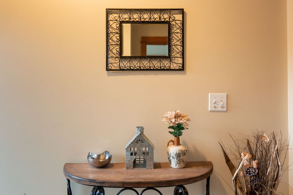 Entryway (1st/bottom floor)