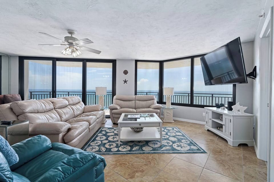 Living room with direct view of the Ocean