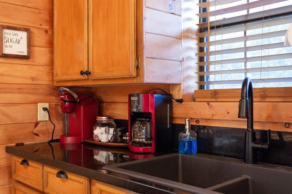 Amenities! (Keurig And Regular Drip Coffee Maker Bring Coffee)