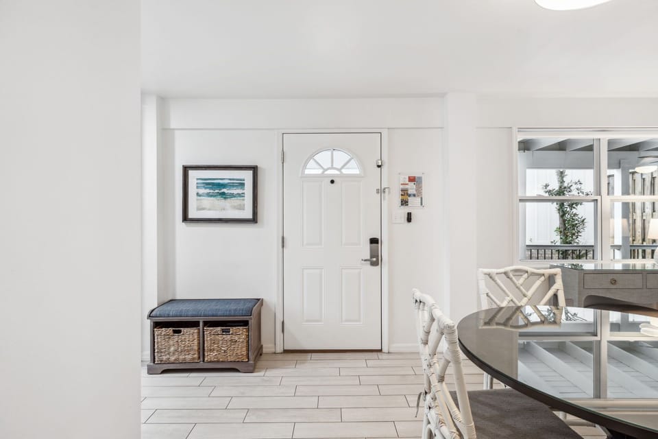1st Floor - Entry