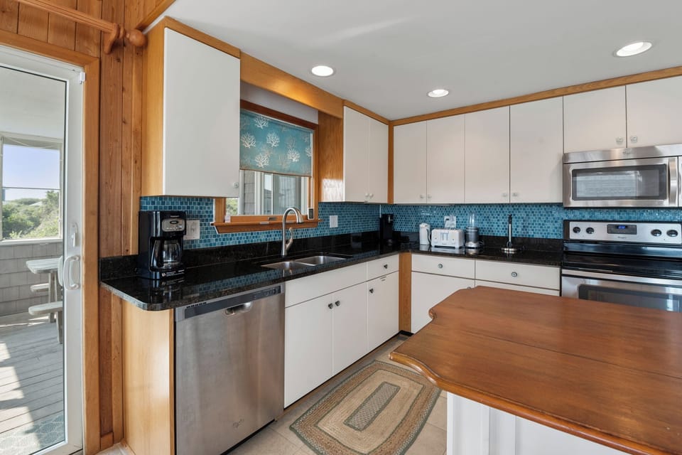 SH08: Serenity Shores | Mid Level Kitchen