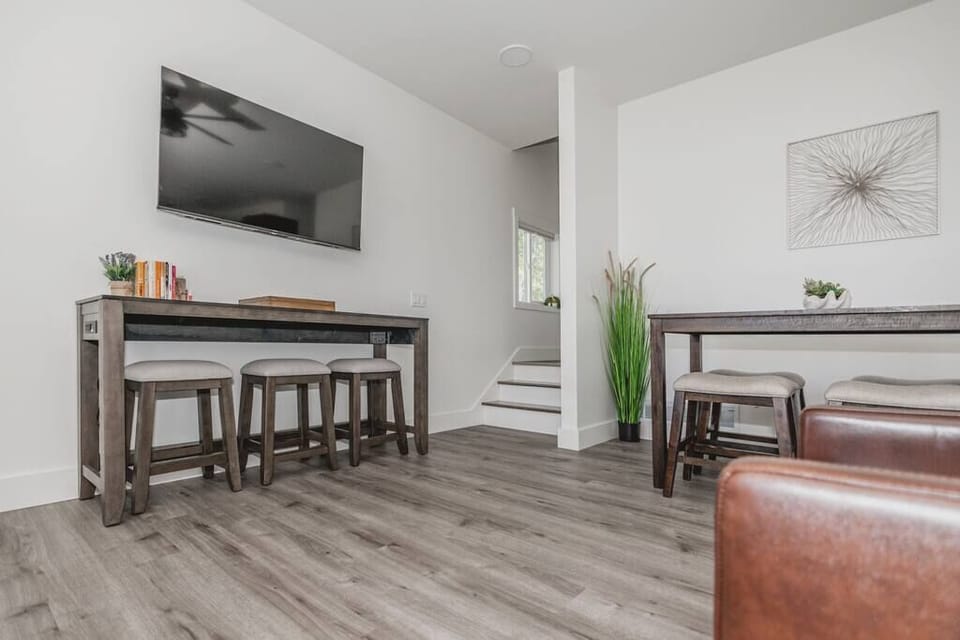 Living room/dining area