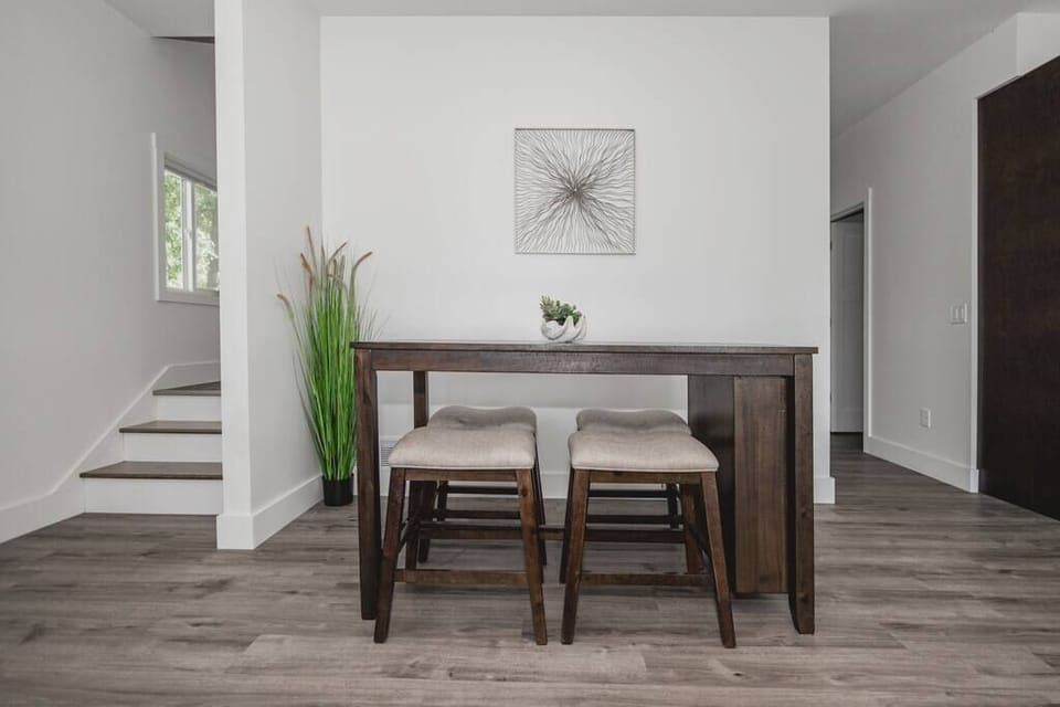 Second dining table, with 4 stools