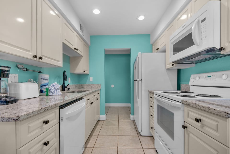 Full kitchen