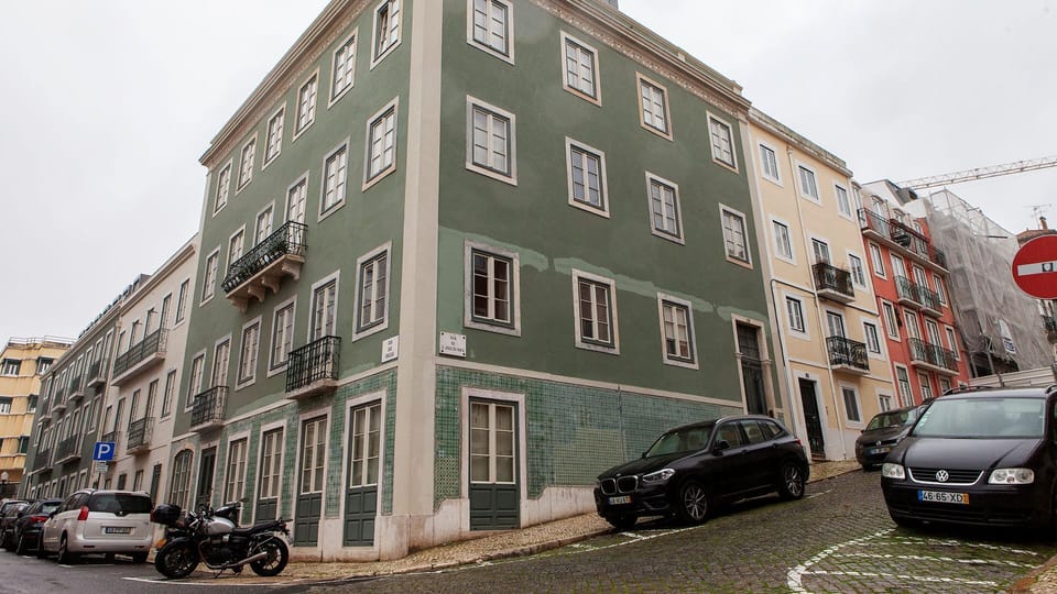 Live like a local in this traditional building.
#tradition #culture #portugal #pt #lisbon