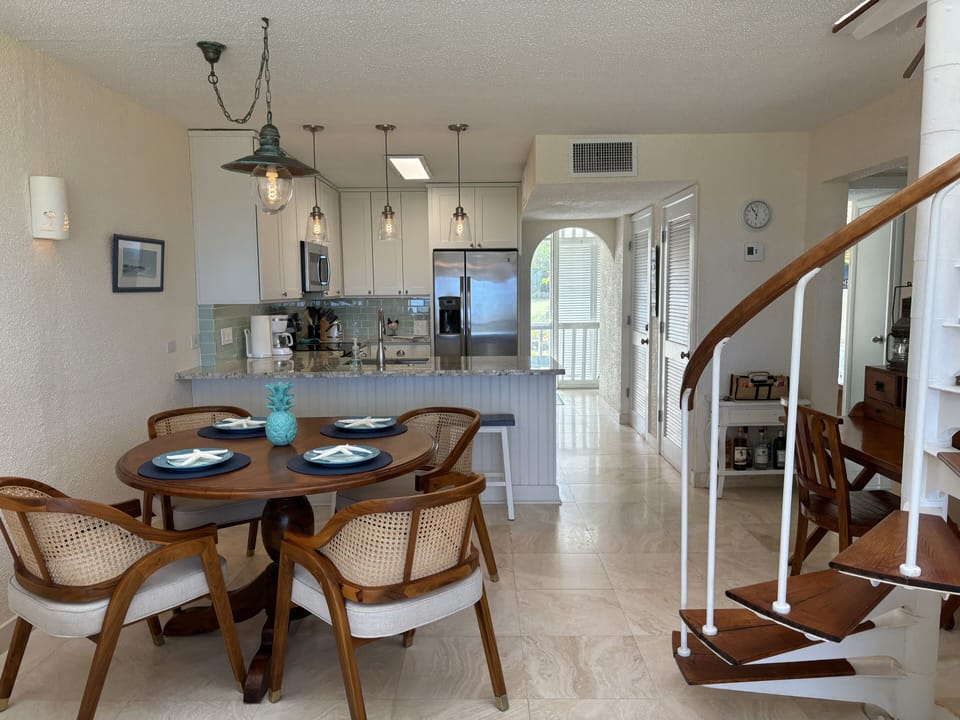 Dining Table & Chairs