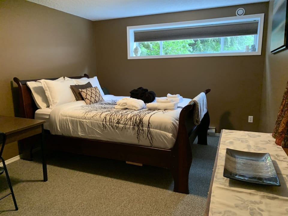 Bedroom #2 with Queen Bed, Dresser, Desk & Chair