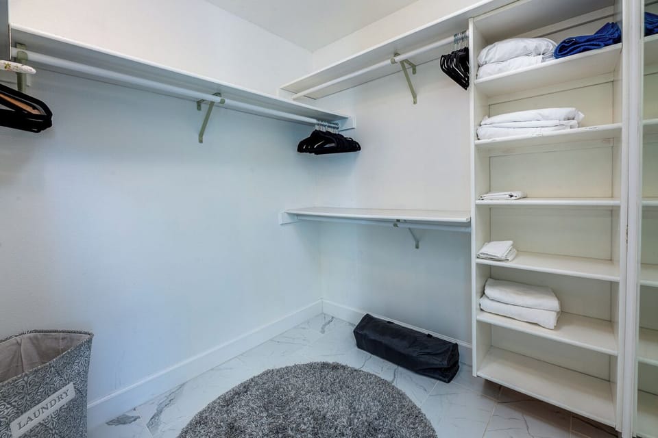 Walk in closet