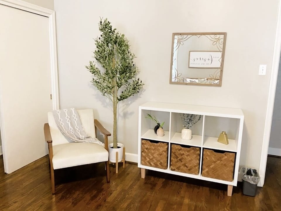 Master Suite 3/4