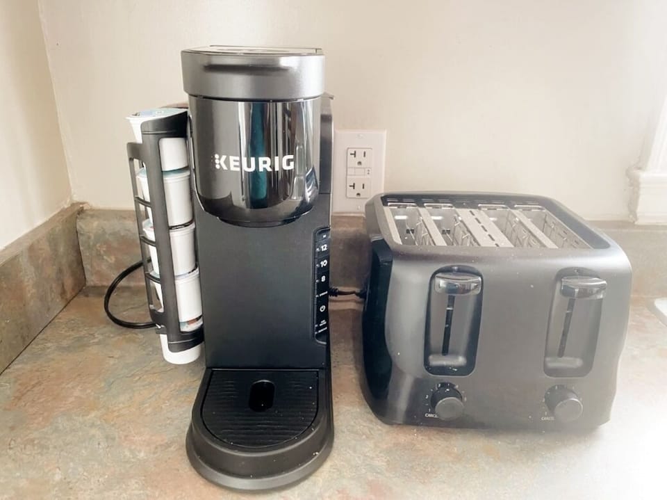 Kitchen 3/4

Keurig coffee maker. We provide about 10 K cups to get you started!