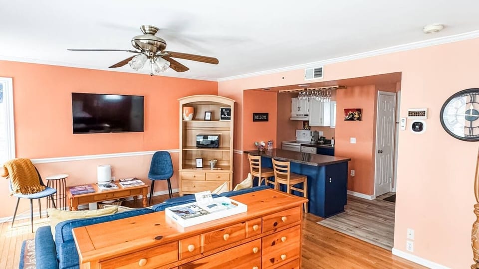 Open and bright living space. Offering cable and 50inch Smart TV
