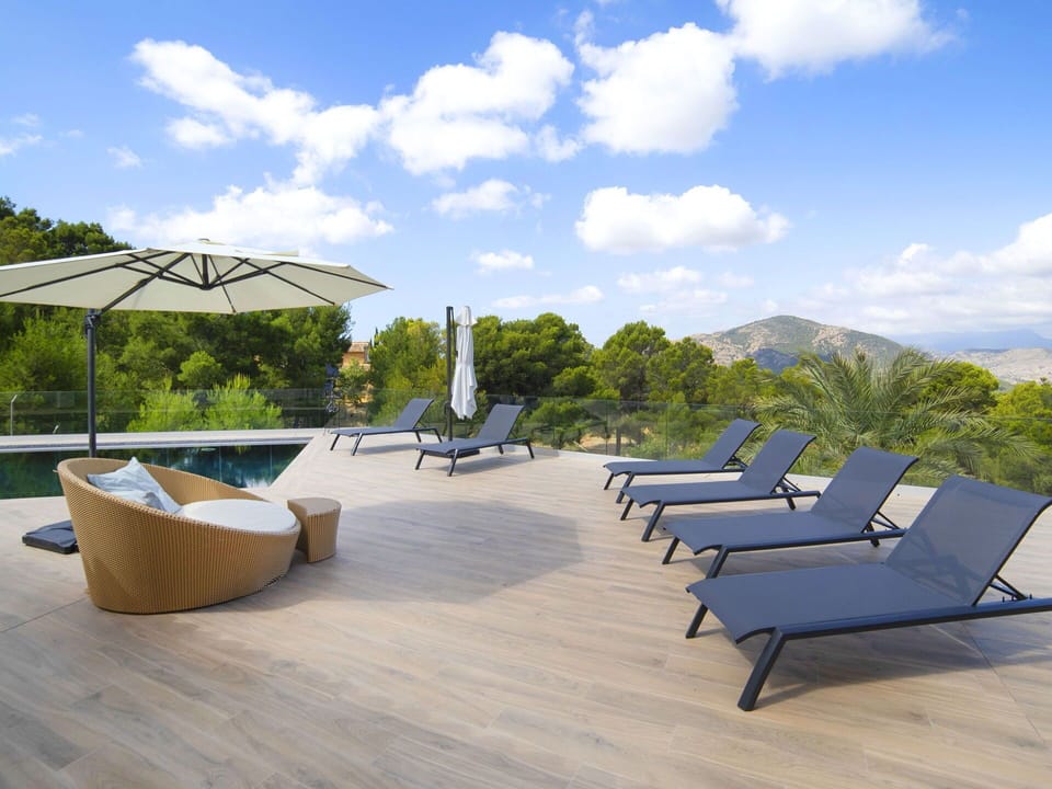 Sky, Cloud, Outdoor Furniture, Shade, Sunlounger, Wood, Comfort, Tree, Leisure, Landscape